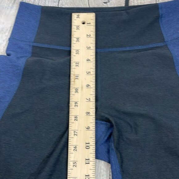 Outdoor Voices Two-Tone Warmup Leggings in
Navy & Charcoal Size Small - Picture 12 of 13